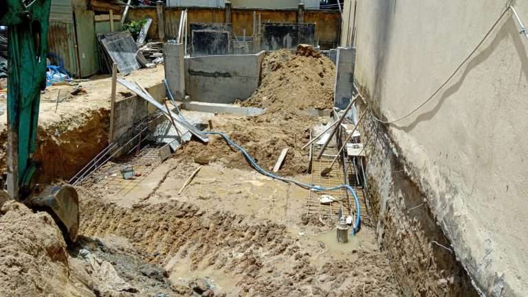 Blockwork cradle walls and reinforcement in the mikvah excavation in Hoi An City, Vietnam